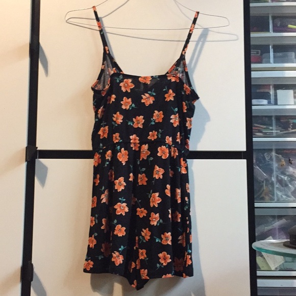 H&M black floral romper - Picture 5 of 5